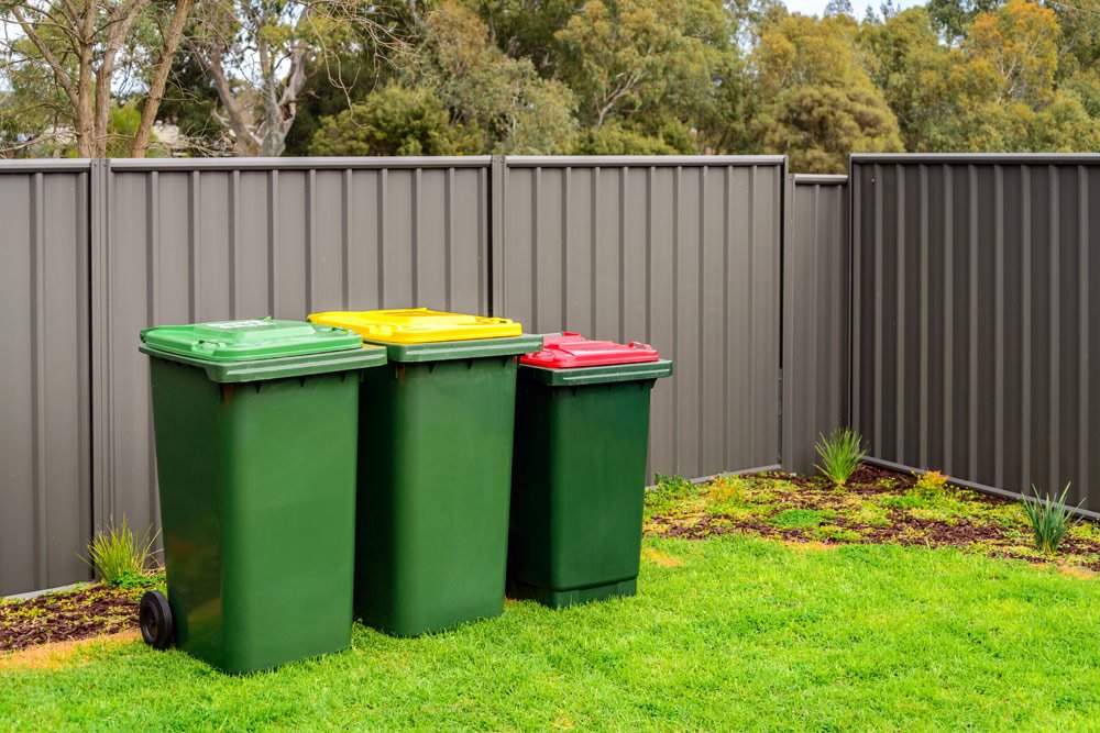 Mülltonnen im Garten – 3 Tipps zur Mülltonnenverkleidung