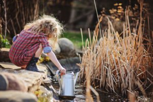 Gartenteich kindersicher machen