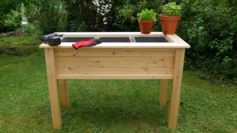 Hochbeet im kleinen Garten