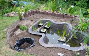 Gartenteich mit Teichbecken anlegen