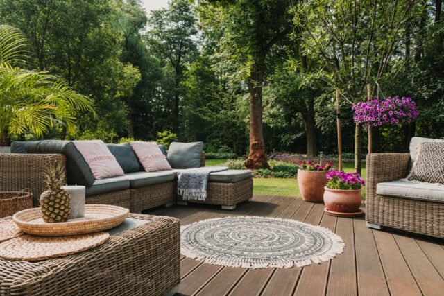 Große Terrasse gemütlich einrichten - 4 Tipps