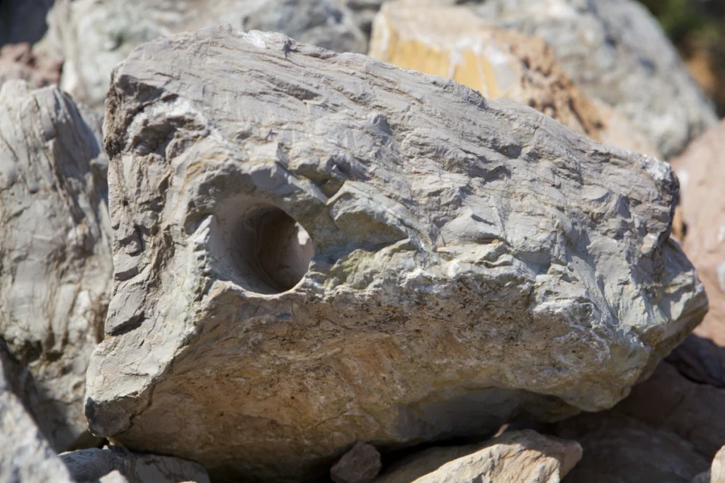 Quellstein mit Loch in der Mitte Quellstein selber bauen