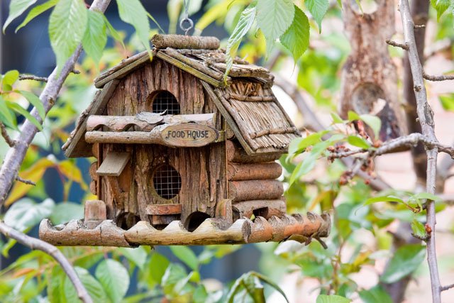 Vogelhaus aus rundem Holz