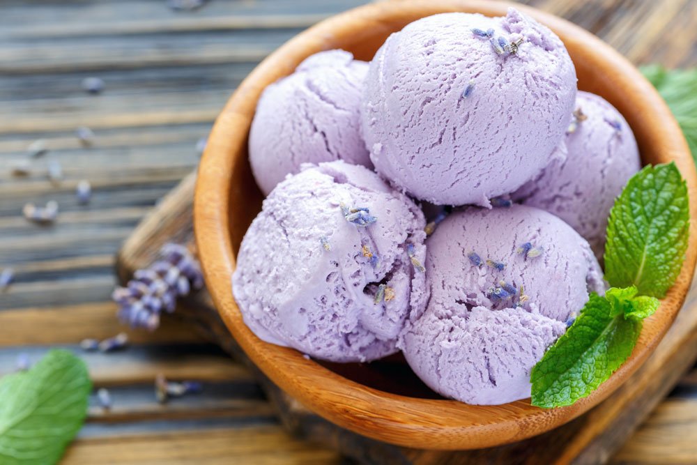 Lavendeleis: 2 köstliche Rezepte für einen etwas anderen Eisgenuss