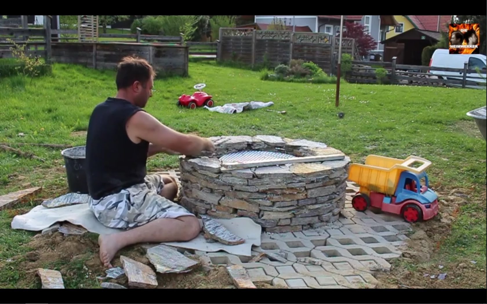 Video: Feuerstelle aus Naturstein selber bauen – So holen Sie sich Gemütlichkeit in den Garten