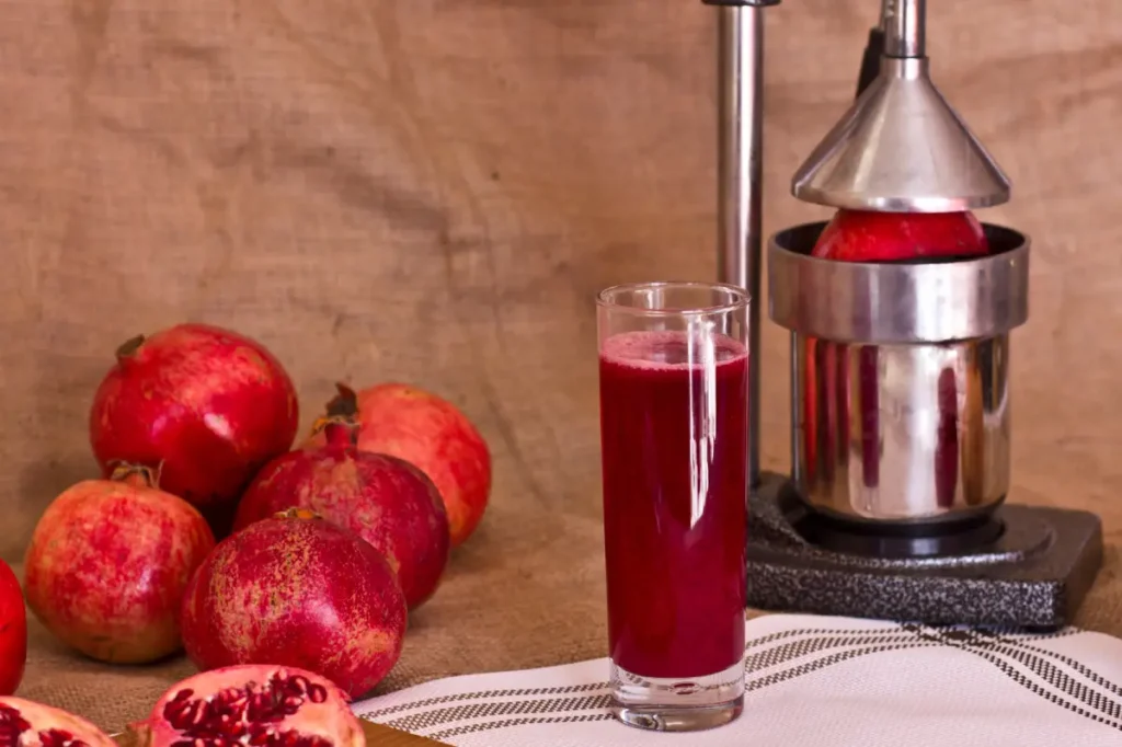 Granatapfel entsaften