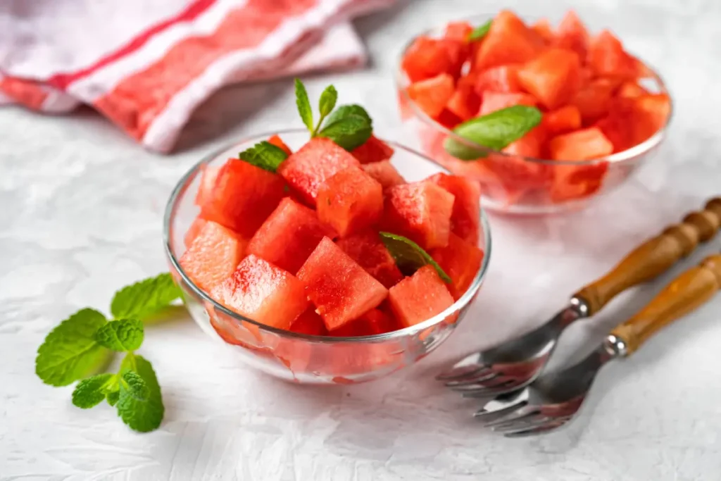 Wassermelone in Stücke geschnitten.