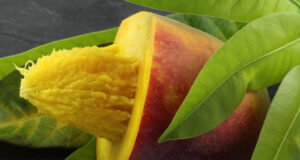 Mango entkernen