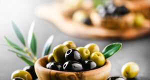 Oliven entkernen
