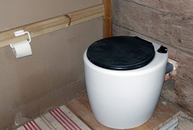 Komposttoilette: So funktioniert die Trockentoilette für den Garten