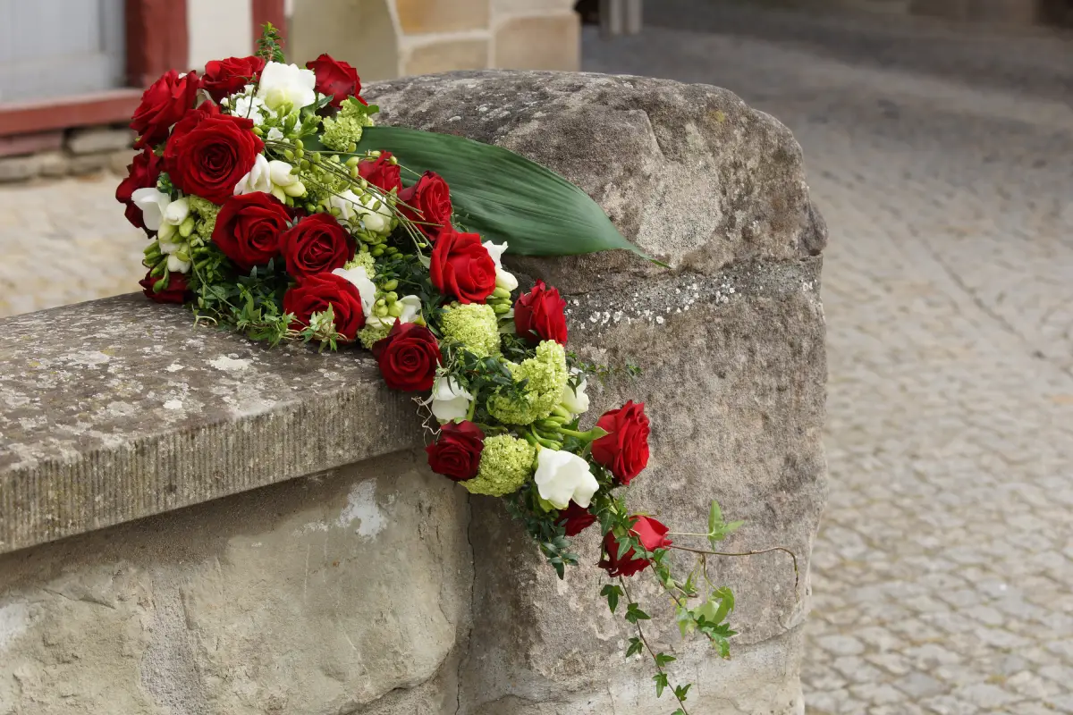 Brautstrauß selber machen Wasserfall-Bouquet