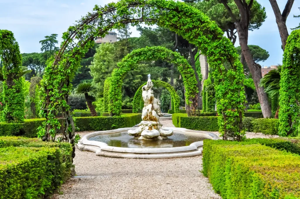 Römischer Garten: Geschichte, Tipps & Ideen zur Gestaltung