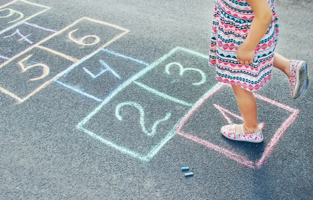 Gartenspielzeug: 8 einfache DIY-Ideen für Ihre Kinder