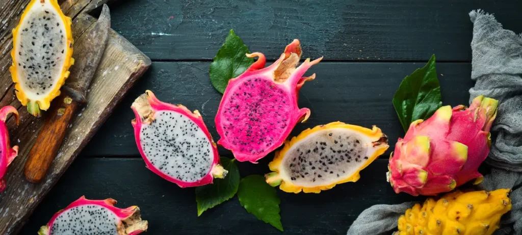Drei verschiedene Sorten einer Drachenfrucht Drachenfrucht pflanzen, pflegen und vermehren