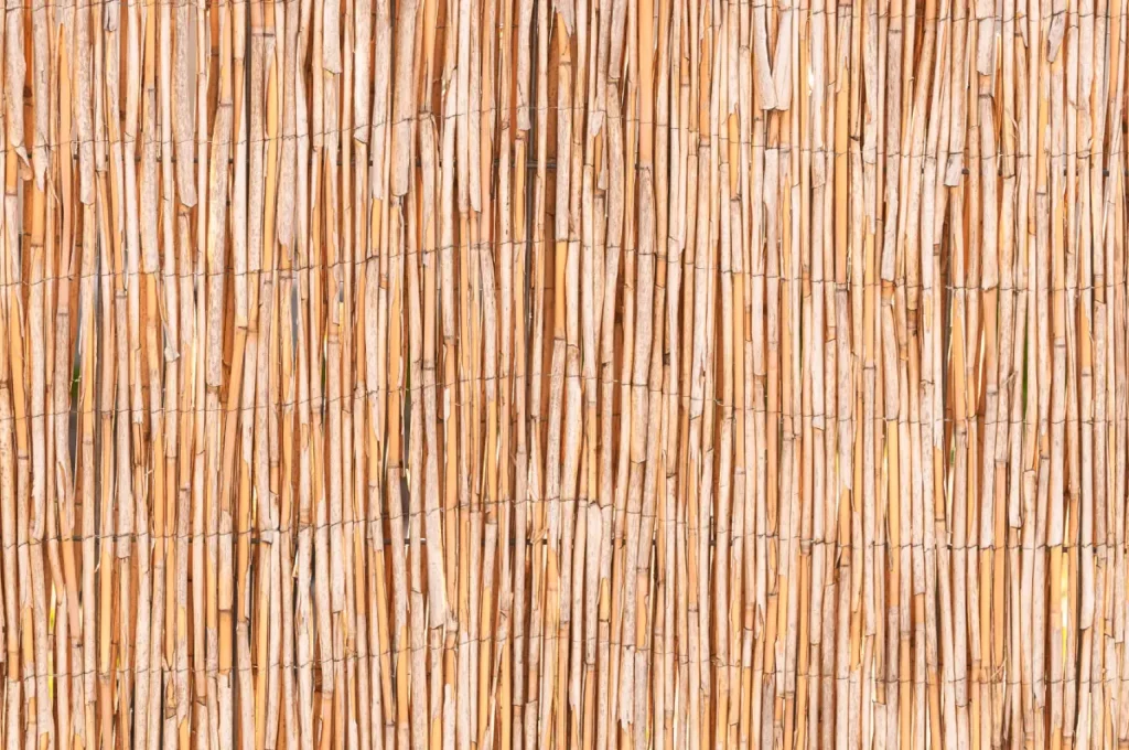 Schilfrohrmatten Sichtschutz in Holzoptik - 9 schöne Varianten mit natürlichem Look vorgestellt