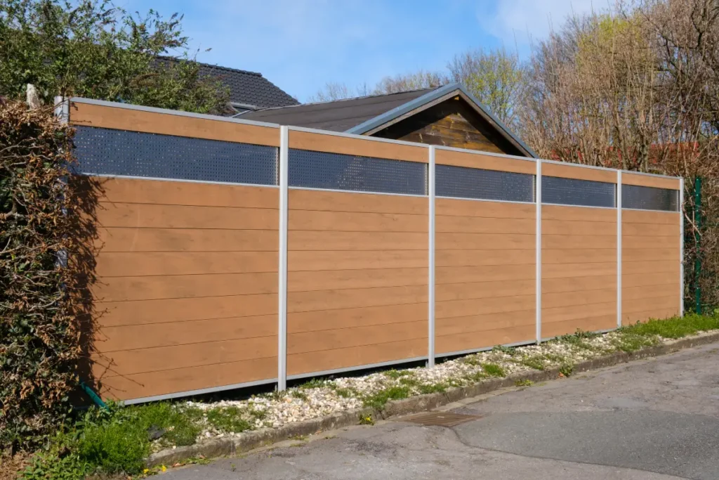 Sichtschutzzaun aus WPC Sichtschutz in Holzoptik - 9 schöne Varianten mit natürlichem Look vorgestellt