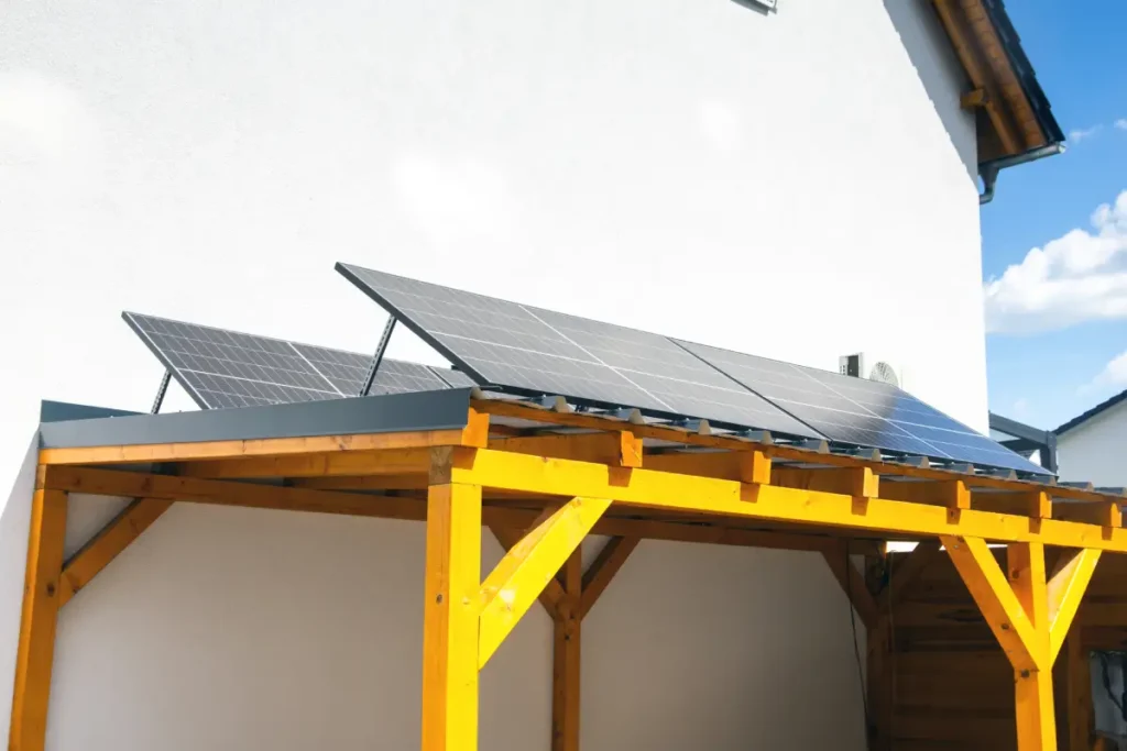 Mehr Raum im Grünen: Wie Carports und Wintergärten den Garten aufwerten