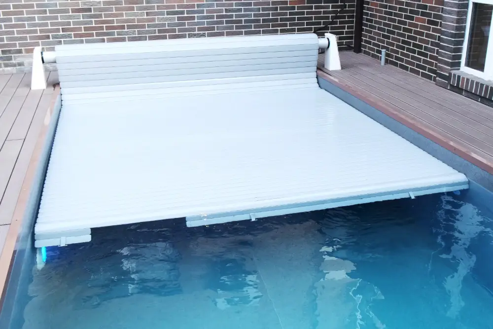 Rollladen-Poolabdeckung